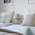 Beautiful 3-Bedroom Apartment In Marbella